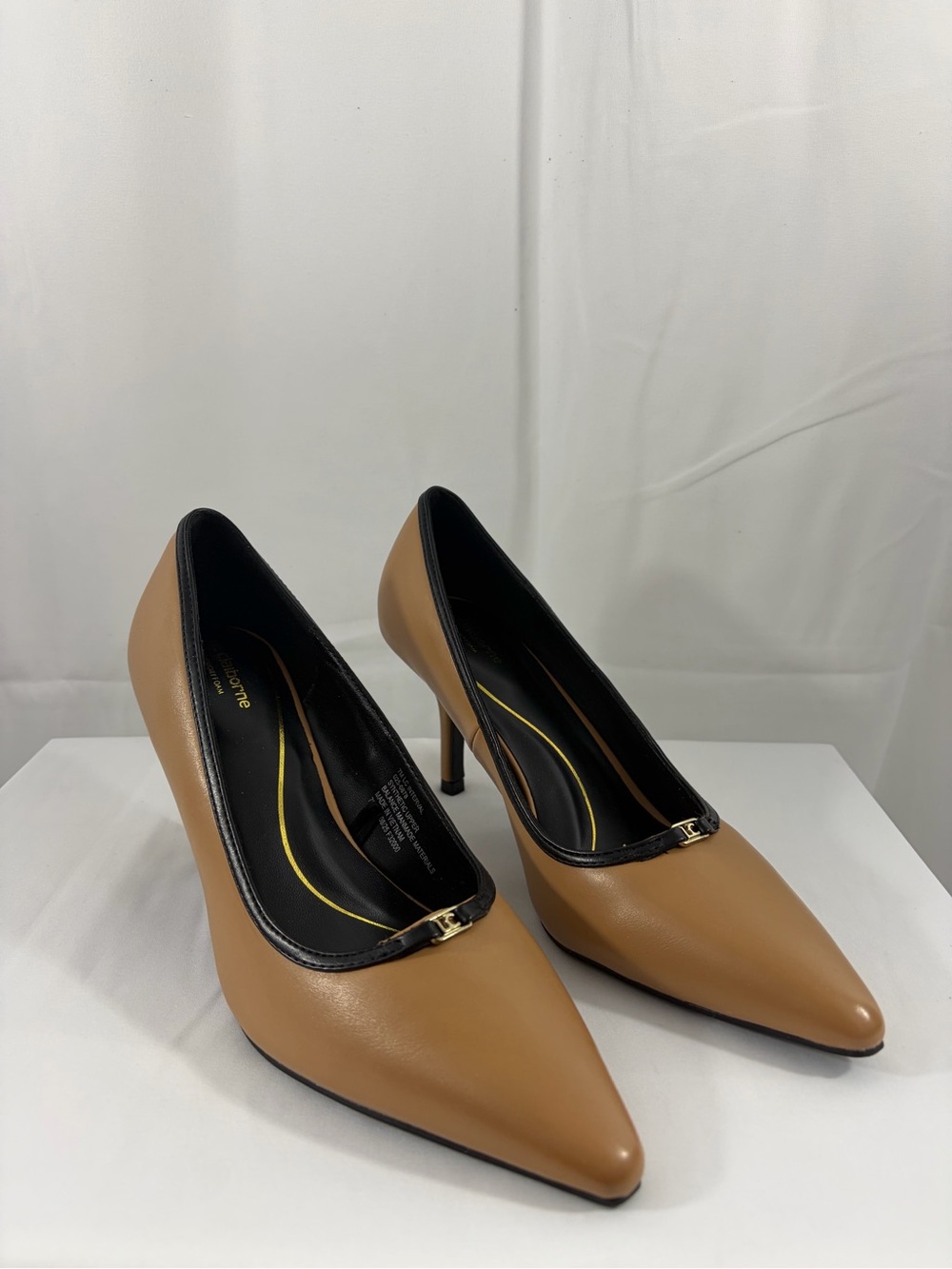 NWT Liz Claiborne Women’s Size 7 Classic Tan Black Pointed-Toe Pump Heels